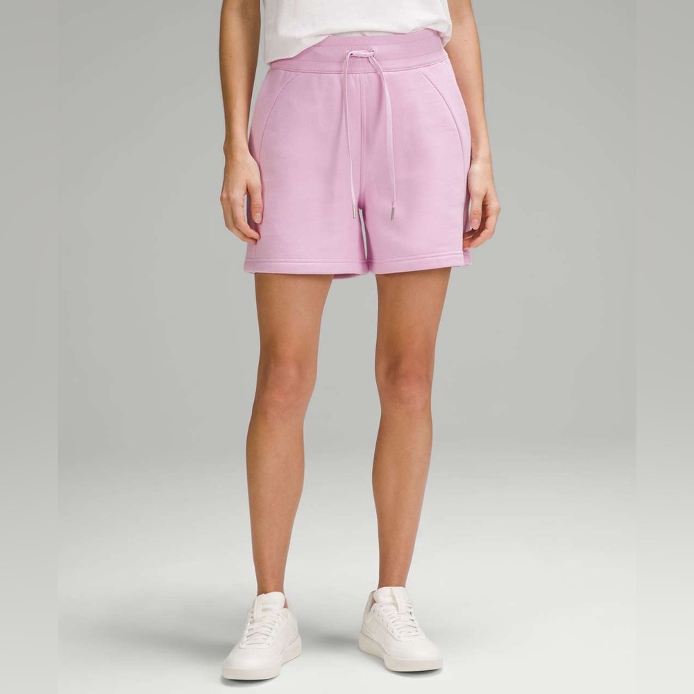 Lululemon Scuba High-Rise Short 5" in Vitapink - Size 6
